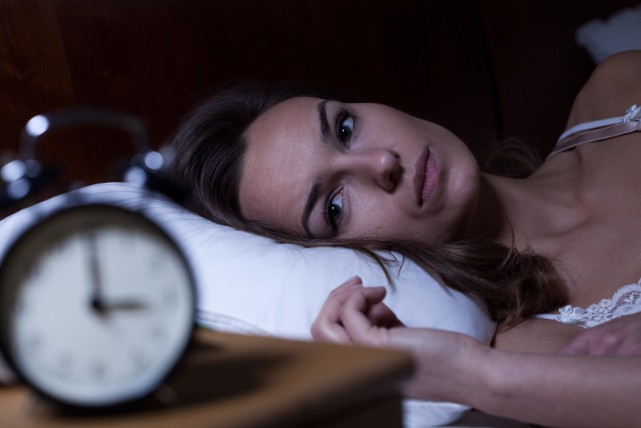 睡眠の質が悪い証拠かも。大人の寝相が悪い原因3つと改善する方法